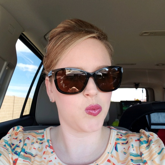 Meet your Posher, Nicole - Picture 1 of 1